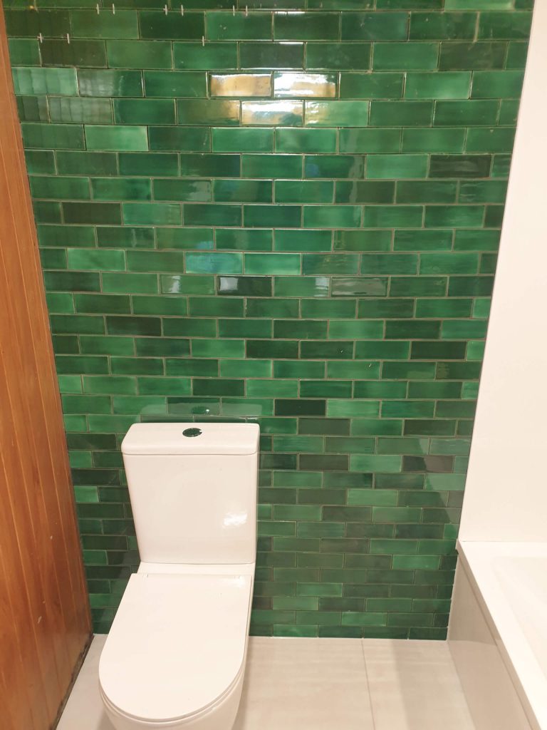toilet-tiling