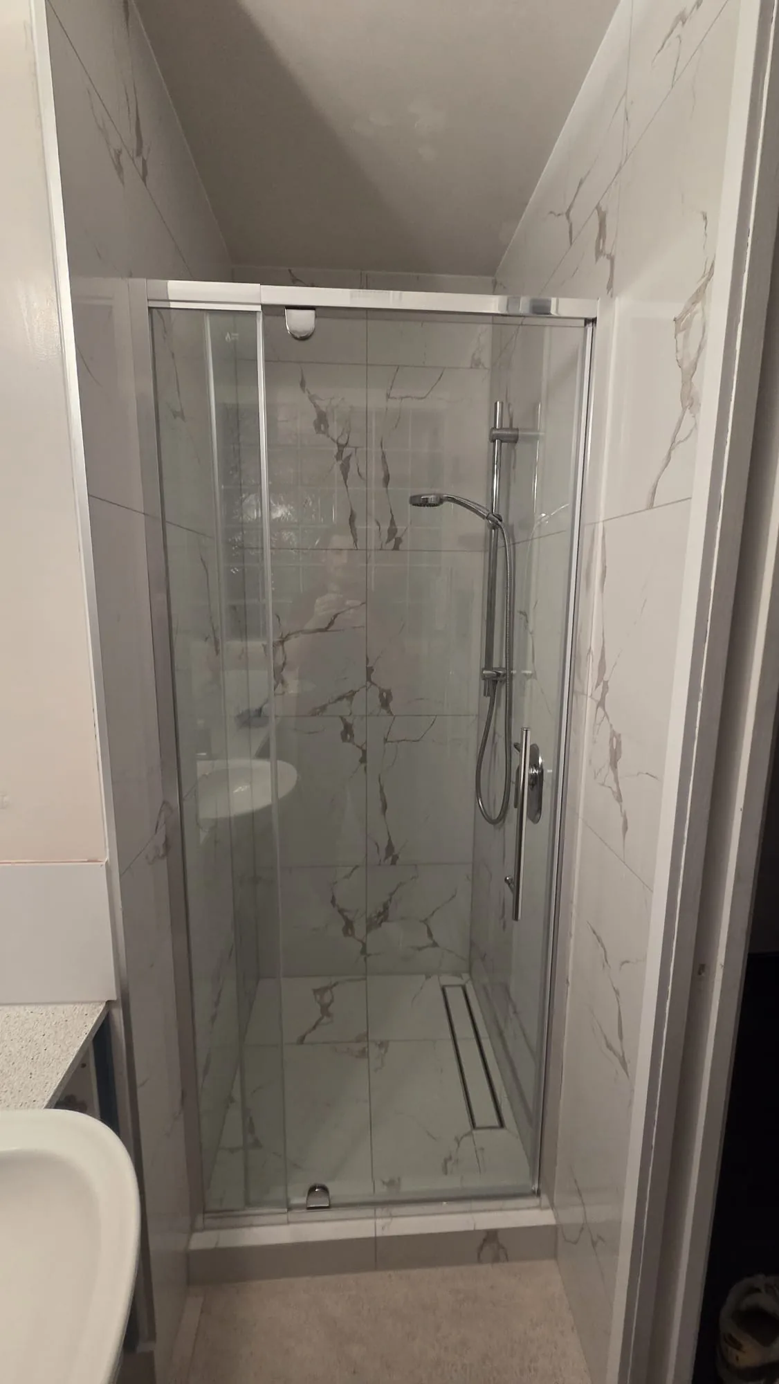 Villa bathroom tiling in a Central Auckland home by Tarara Tiling