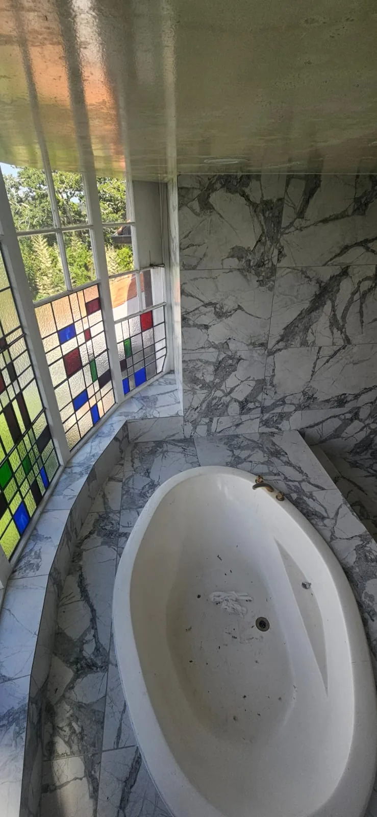 Marble-look bathroom wall tiling in Auckland